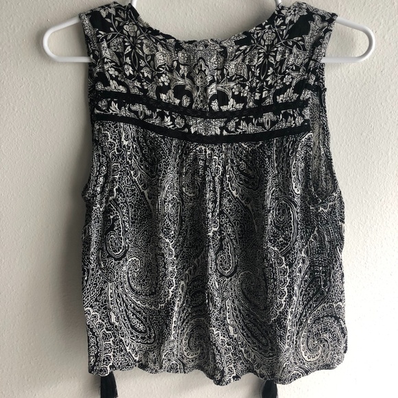 NWOT Aqua Cropped Paisley Sleeveless Top - Picture 2 of 6